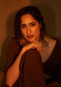 pragya jaiswal 1